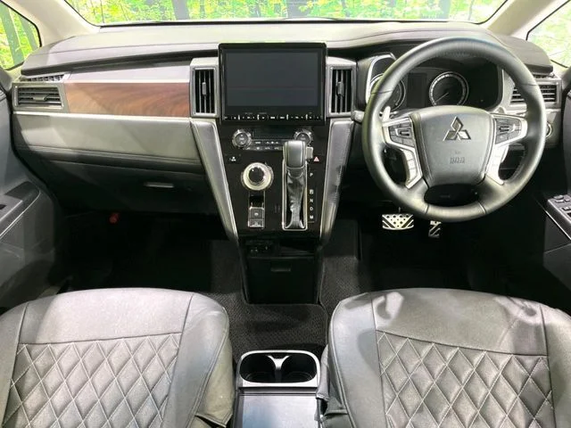 Mitsubishi DELICA D:5 4WD P photo 2