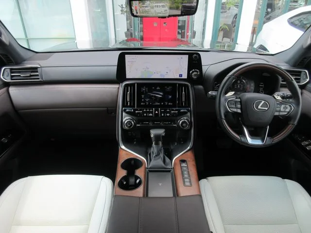 Toyota LEXUS LX600 ベースグレード photo 2