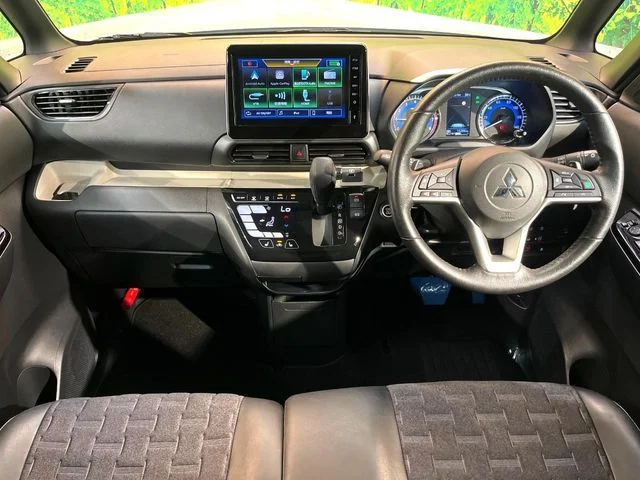 Mitsubishi DELICA MINI T　プレミアム photo 2