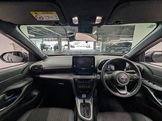 Toyota YARIS CROSS HYBRID Z photo 2
