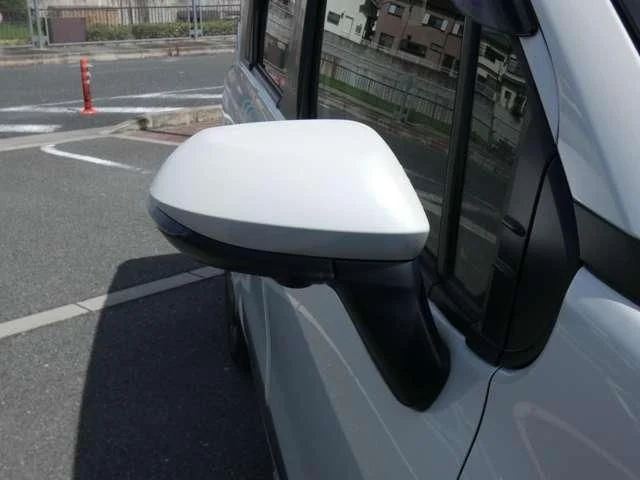 Toyota SIENTA HYBRID Z photo 4