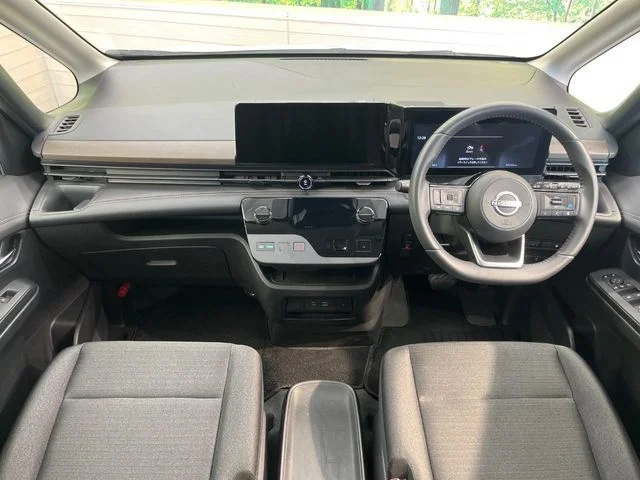 Nissan SERENA WG e−POWER　ハイウェイスター　V photo 2