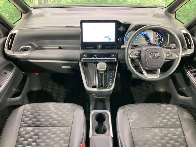 Toyota VOXY HYBRID S−Z photo 2