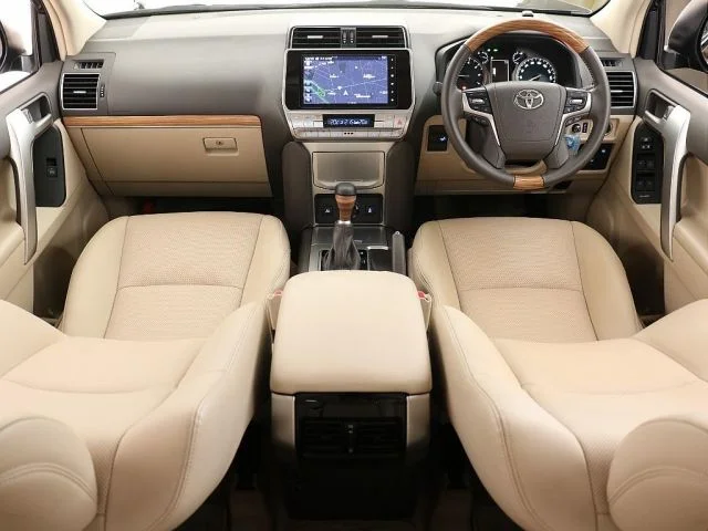 Toyota LANDCRUISER PRADO TX　Lパッケ　マットブラックEd photo 2