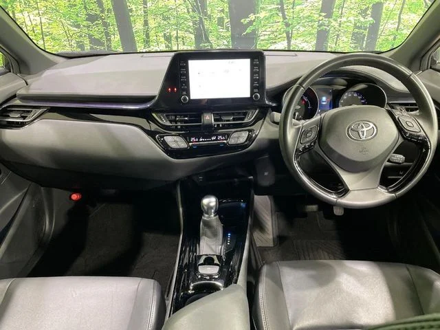 Toyota C-HR ハイブリッド　1．8　G　モード　ネロ photo 2