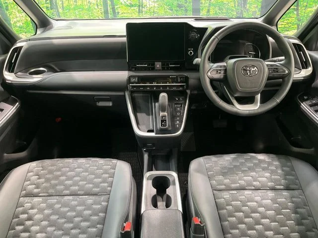 Toyota VOXY HYBRID S−Z photo 2