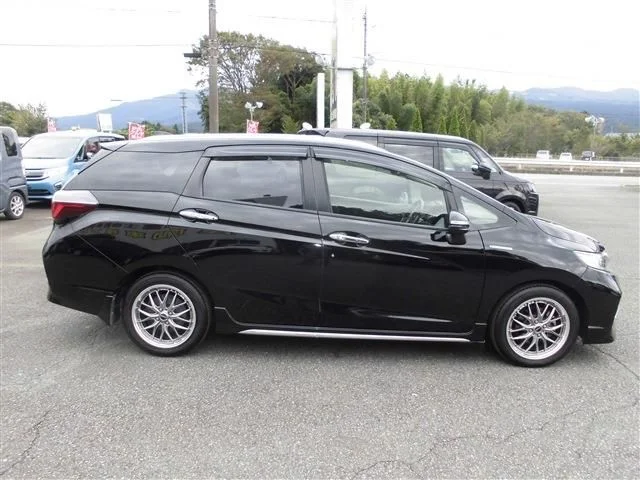 Honda SHUTTLE HYBRID Z　ホンダセンシング photo 3