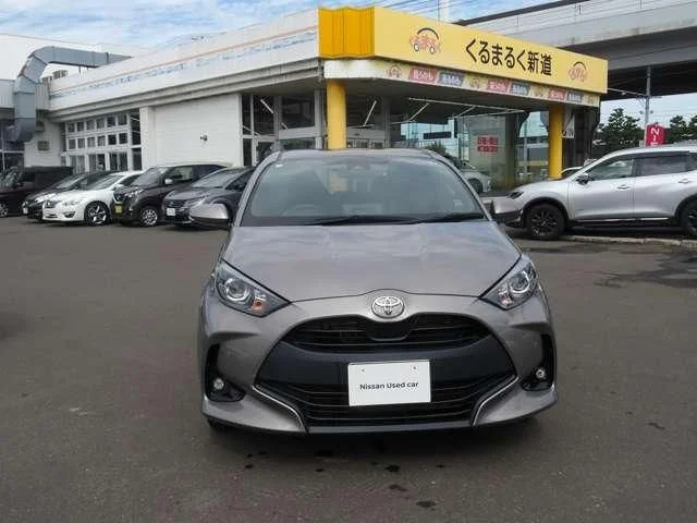 Toyota YARIS X photo 2