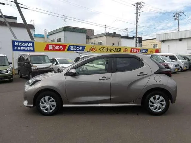 Toyota YARIS X photo 3