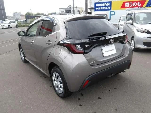 Toyota YARIS X photo 4