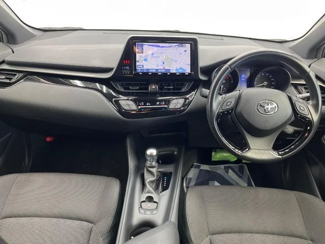 Toyota C-HR G　ハイブリッド photo 2