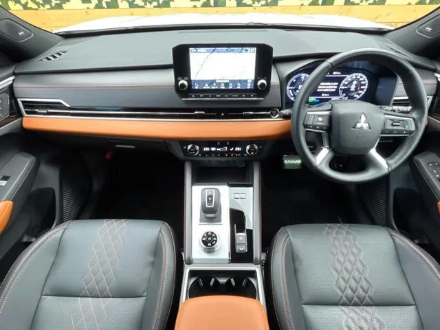 Mitsubishi OUTLANDER PHEV P photo 2