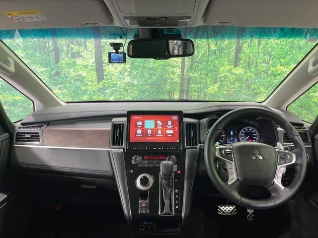 Mitsubishi DELICA D:5 4WD P photo 2