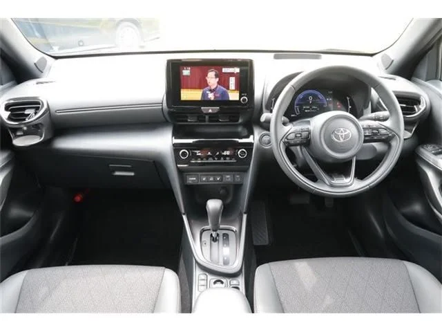Toyota YARIS CROSS HYBRID Z photo 2