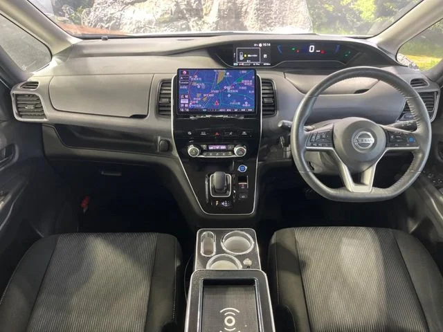 Nissan SERENA WG e−POWER　ハイウェイスター　V photo 3