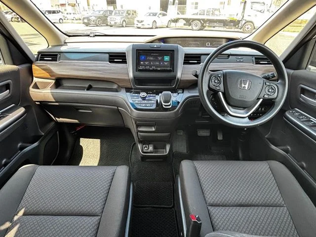 Honda FREED HYBRID G photo 2