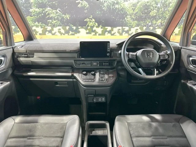 Honda STEPWAGON e:HEV SPADA プレミアムライン photo 2