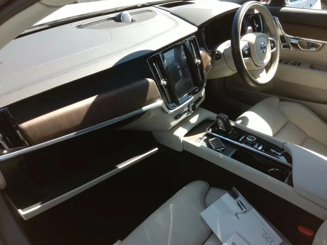 Volvo VOLVO V90 B6　AWD　エアサス photo 2
