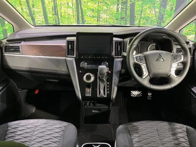 Mitsubishi DELICA D:5 4WD P photo 2