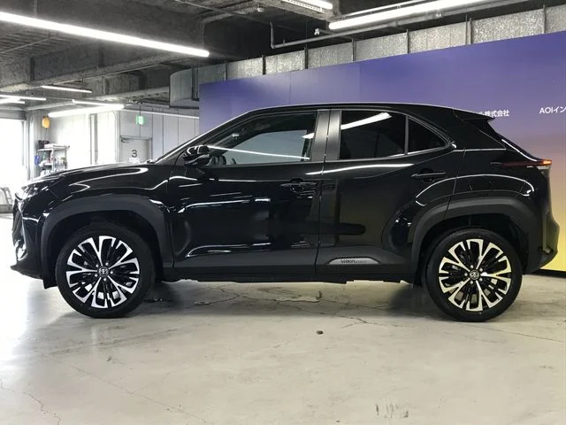 Toyota YARIS CROSS HYBRID Z photo 2
