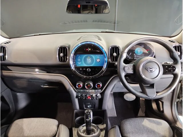Bmw MINI COOPER D CROSSOVER ベースグレード photo 2