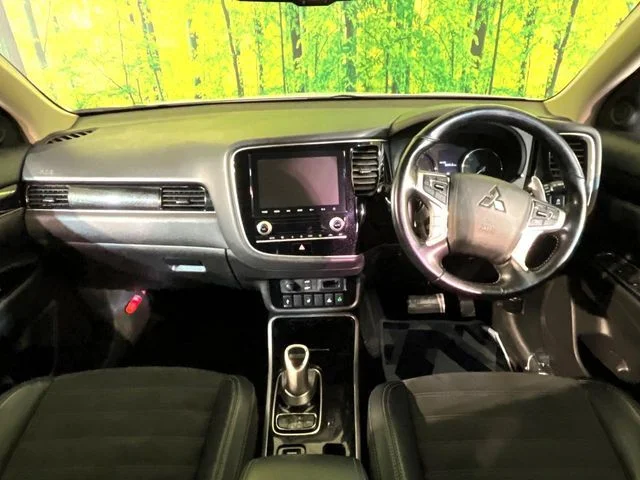 Mitsubishi OUTLANDER PHEV G　プラスパッケージ photo 2