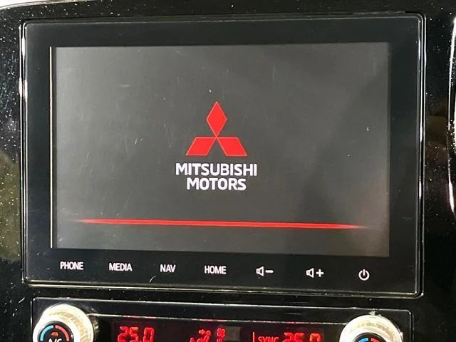 Mitsubishi OUTLANDER PHEV G　プラスパッケージ photo 4