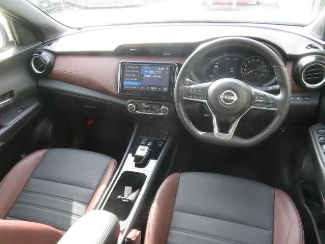 Nissan KICKS X　FOUR　ツートーンインテリアEd photo 2