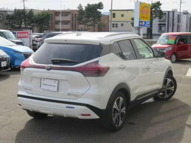 Nissan KICKS X　FOUR　ツートーンインテリアEd photo 3