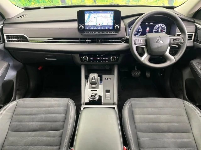 Mitsubishi OUTLANDER PHEV G photo 2