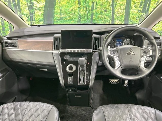 Mitsubishi DELICA D:5 4WD P photo 2