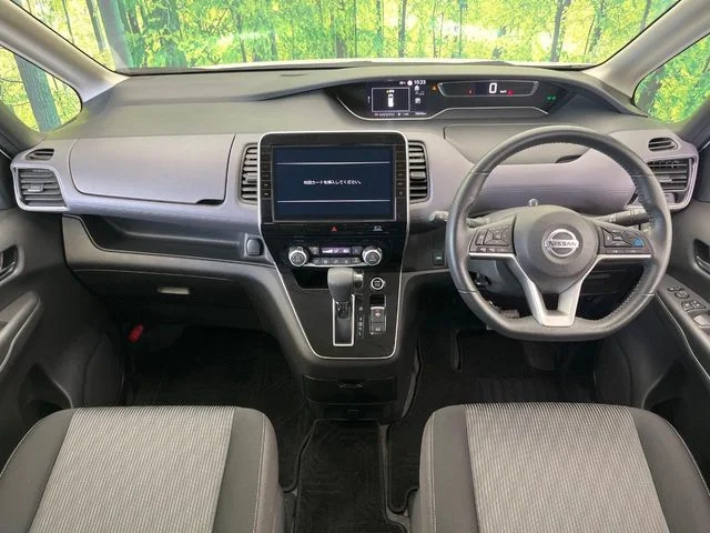 Nissan SERENA S-HYBRID ハイウェイスター　V photo 3