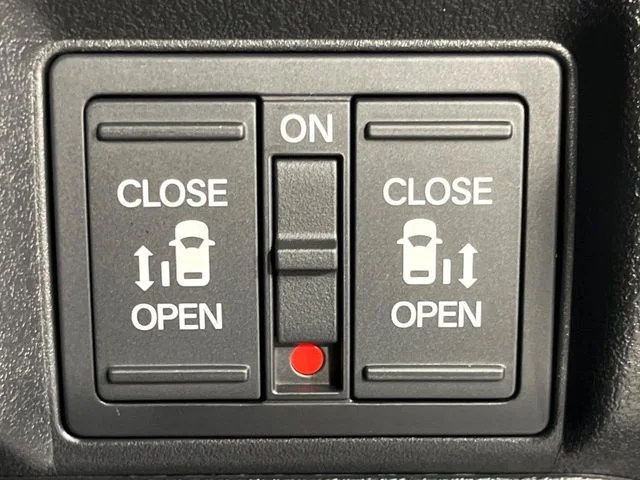 Honda N BOX CUSTOM 4WD ターボ　ブラックスタイル photo 3