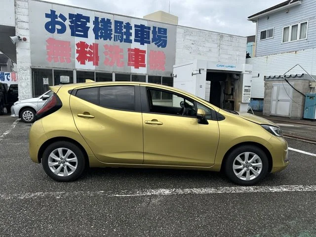 Toyota AQUA Z photo 4