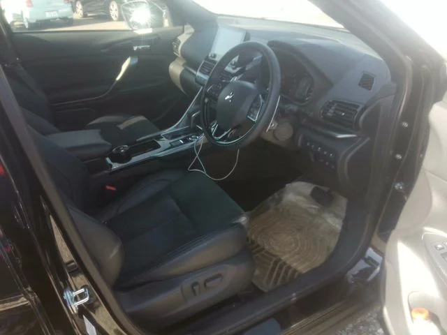 Mitsubishi ECLIPSE CROSS 4WD ブラックエディション photo 2