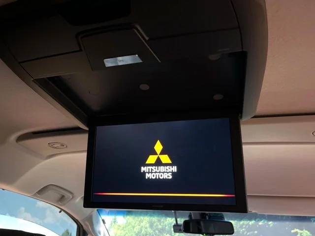 Mitsubishi DELICA D:5 4WD ブラックエディション photo 3