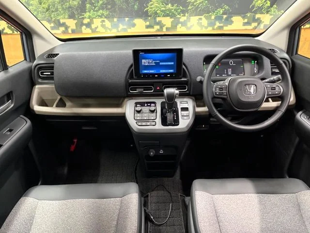 Honda FREED e:HEV エアー　EX photo 2