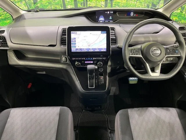 Nissan SERENA S-HYBRID 4WD ハイウェイスター　V photo 2