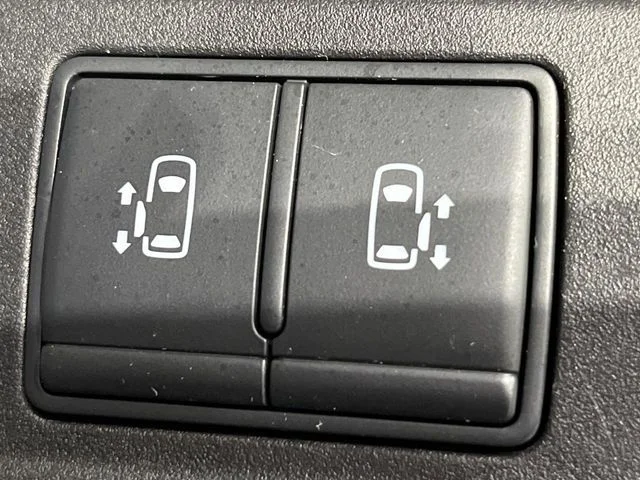 Nissan SERENA S-HYBRID 4WD ハイウェイスター　V photo 4