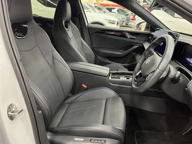 Volkswagen VOLKSWAGEN PASSAT wagon 4WD TDI　4モーション　Rライン photo 4