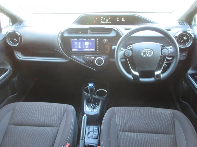 Toyota AQUA G photo 2
