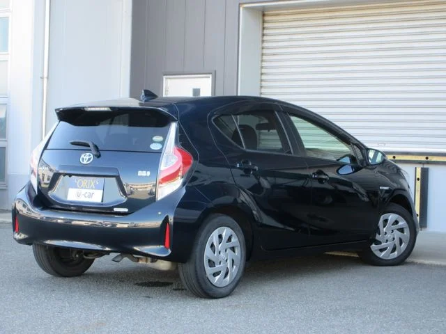 Toyota AQUA G photo 3
