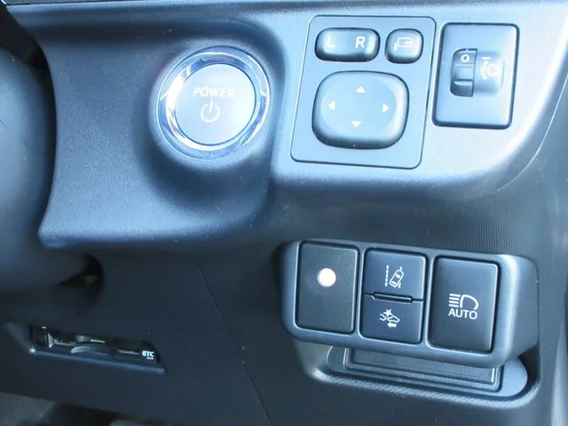Toyota AQUA G photo 4