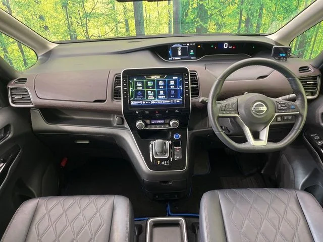Nissan SERENA WG e−POWER　ハイウェイスター　G photo 2