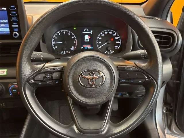 Toyota YARIS X photo 2