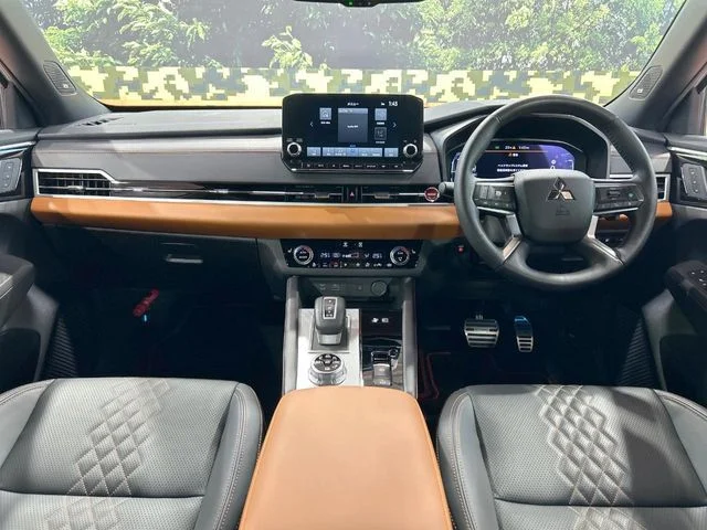 Mitsubishi OUTLANDER PHEV P photo 2