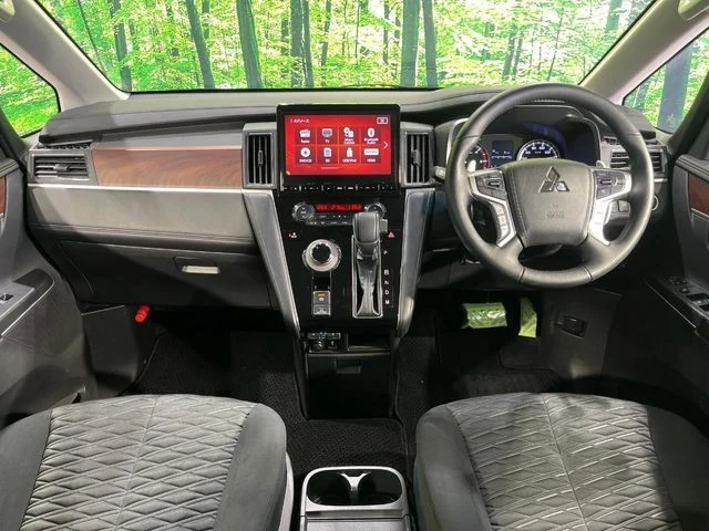 Mitsubishi DELICA D:5 4WD P photo 2