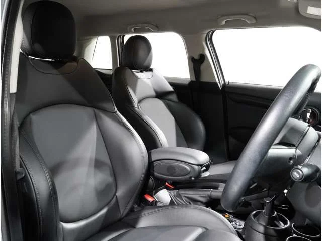 Bmw MINI COOPER D 5DOOR ベースグレード photo 4