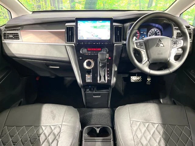 Mitsubishi DELICA D:5 4WD P photo 2