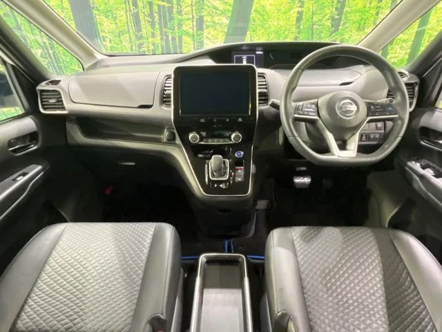 Nissan SERENA WG e−POWER　ハイウェイスター　V photo 2